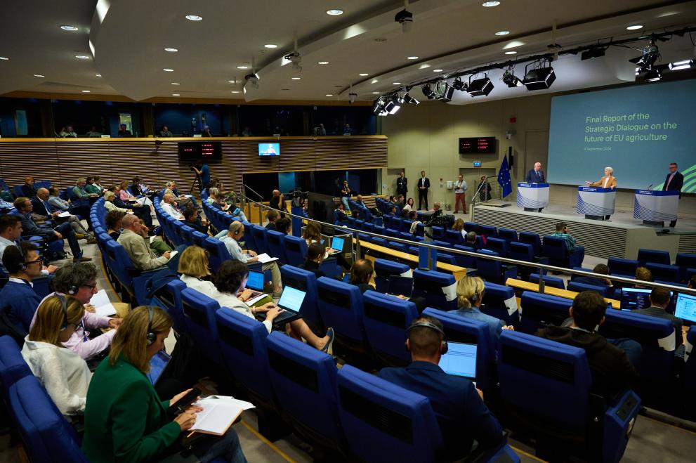Press conference by Ursula von der Leyen, President of the European Commission, and Peter Strohschneider, Chairman of the Strategic Dialogue on the Future of EU Agriculture, on the publication of the final report of the Strategic Dialogue on the Future…